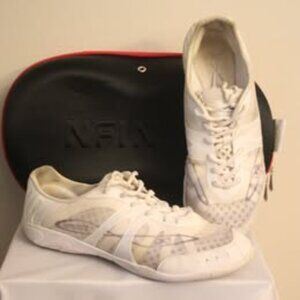 Cheer Shoes Nfinity Vengrance Size 9 with carrying case!